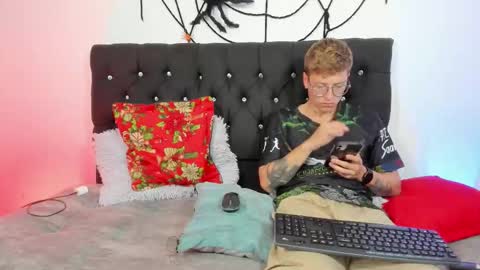 Snapshot of a_sexy_couple__ chatting on October 11, 9:29 pm A Sexy Couple online show from October 11, 9:29 pm