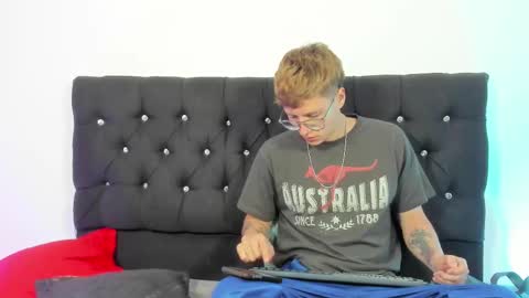 Snapshot of a_sexy_couple__ chatting on October 5, 1:58 am A Sexy Couple online show from October 5, 1:58 am