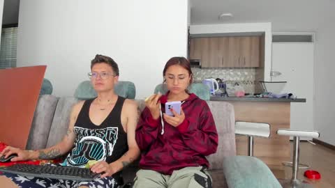 Snapshot of a_sexy_couple__ chatting on December 4, 7:06 pm A Sexy Couple online show from December 4, 7:06 pm