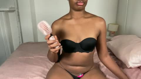 aaliyahvalencia online show from June 27, 9:59 am