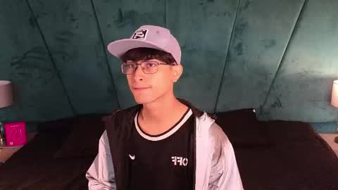 Aaron Ezequiel online show from April 12, 12:31 pm