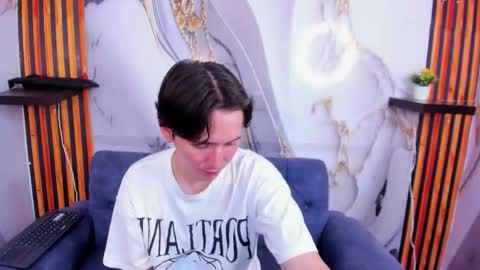 Aaron online show from October 29, 6:52 pm