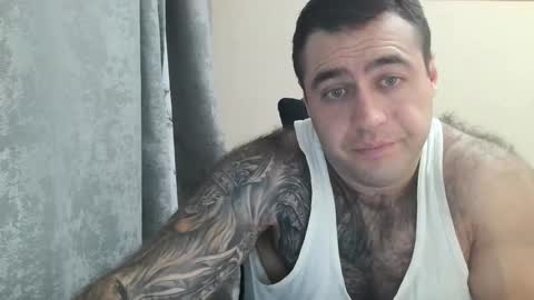 Snapshot of aaron_royal chatting on September 13, 4:42 pm Davin tayl online show from September 13, 4:42 pm