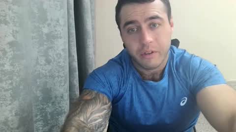 Snapshot of aaron_royal chatting on September 15, 3:02 pm Davin tayl online show from September 15, 3:02 pm