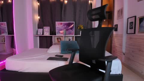 Aaron online show from December 14, 1:27 am