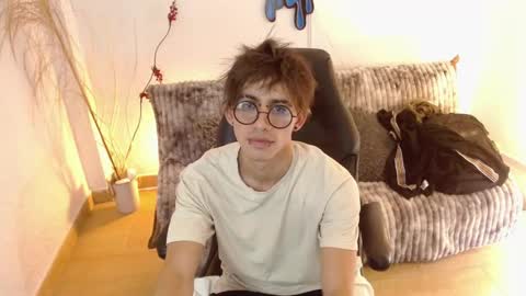 Aaron online show from February 4, 1:37 pm