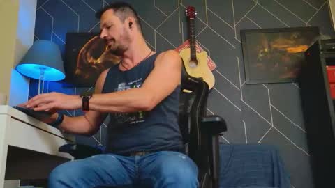 Aaron online show from October 13, 3:19 am