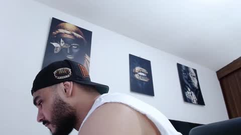 aaronteylor online show from December 7, 9:44 am