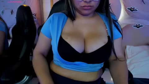 abbiejones_ online show from November 1, 3:11 pm