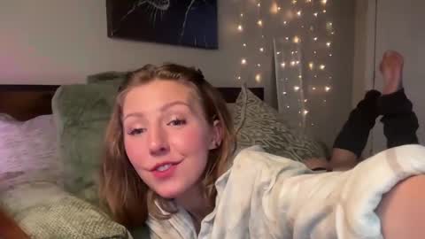Snapshot of abbienextdoor chatting on October 17, 5:17 pm Abbie online show from October 17, 5:17 pm