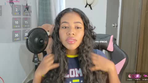 Snapshot of abby_tits chatting on December 13, 7:10 pm ABBY online show from December 13, 7:10 pm