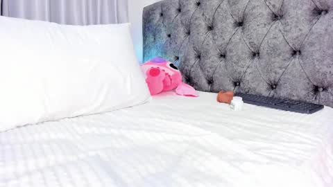 Snapshot of abbyfoxx_ chatting on February 28, 3:37 am Abby online show from February 28, 3:37 am
