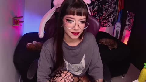 Snapshot of abbylizzyxx chatting on January 18, 11:33 pm Abby Lizzy online show from January 18, 11:33 pm
