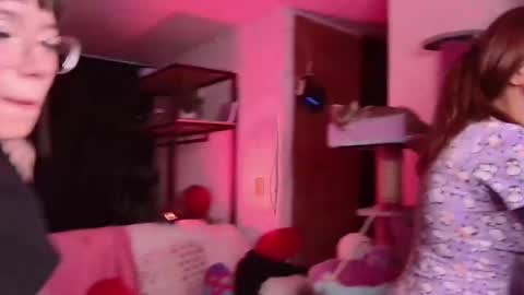 Snapshot of abbylizzyxx chatting on February 15, 1:21 am Abby Lizzy online show from February 15, 1:21 am