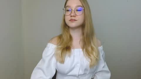 Abby Lovense is active online show from April 23, 11:18 am