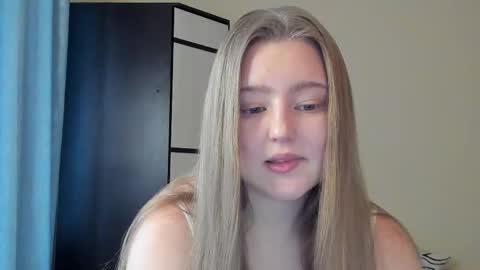 Snapshot of abbywyte chatting on March 9, 2:54 pm Abby    Stream at Sat  Sun  Mon  Fri online show from March 9, 2:54 pm