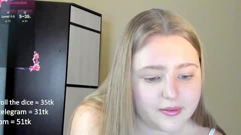 Snapshot of abbywyte chatting on February 9, 4:50 pm Abby    Stream at Sat  Sun  Mon  Fri online show from February 9, 4:50 pm