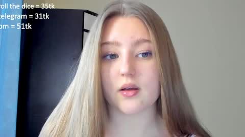 Snapshot of abbywyte chatting on January 11, 11:12 am Abby    Stream at Sat  Sun  Mon  Fri online show from January 11, 11:12 am