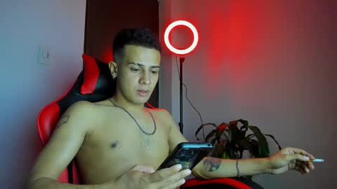 Independence model AbelAsburgo online show from April 9, 2:59 am