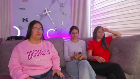 abella_as_ online show from February 23, 1:24 pm