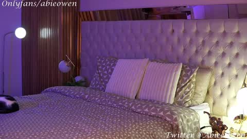 abie_owen online show from March 10, 9:18 pm