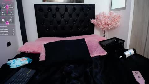 Abigail online show from February 7, 3:59 pm