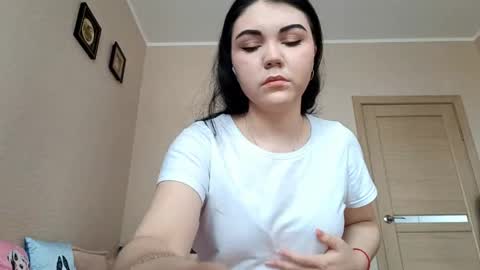 Snapshot of abigaildestro chatting on October 13, 7:43 am Abi online show from October 13, 7:43 am