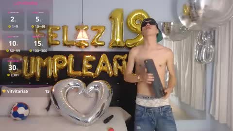 Snapshot of abraham_horny18 chatting on October 11, 9:29 pm abraham_horny18 online show from October 11, 9:29 pm