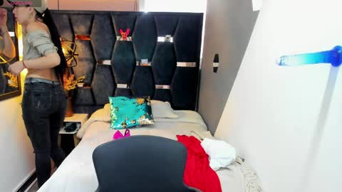 Abril Fox online show from April 11, 8:24 pm