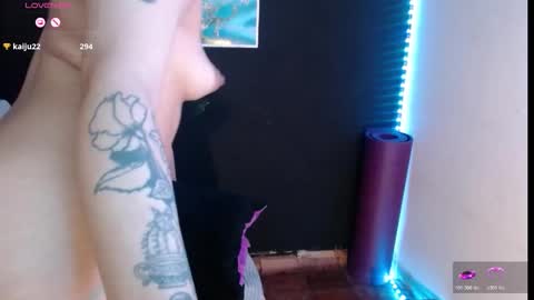 Absenta vert online show from March 11, 10:57 pm