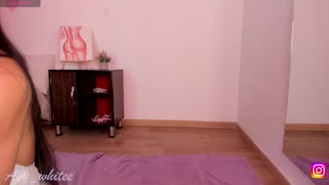 Snapshot of aby_whitee chatting on September 19, 1:59 pm Aby online show from September 19, 1:59 pm