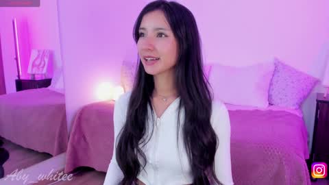 Snapshot of aby_whitee chatting on February 7, 2:08 am Aby online show from February 7, 2:08 am