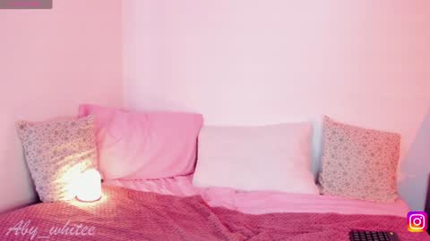 Snapshot of aby_whitee chatting on February 5, 11:17 pm Aby online show from February 5, 11:17 pm