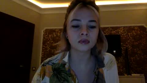 Mary online show from February 11, 6:33 pm