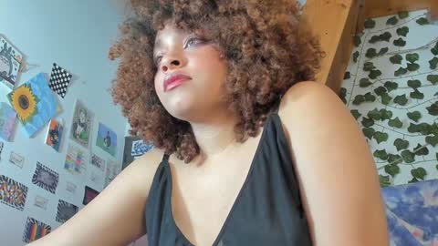 Snapshot of ada_gales_ chatting on December 7, 2:47 am  Isa  online show from December 7, 2:47 am