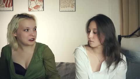 Snapshot of adahbuggie chatting on September 11, 6:09 pm Lily n Jenny online show from September 11, 6:09 pm