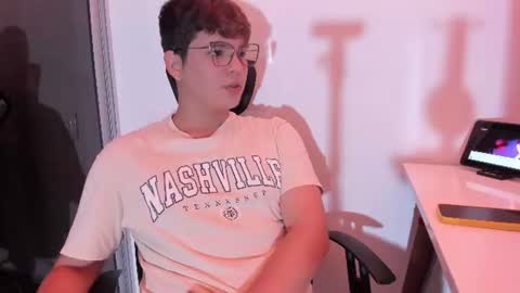 ADAM ANGELS independent model online show from June 16, 3:10 am