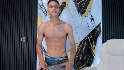 adam_piarse online show from March 2, 2:19 am