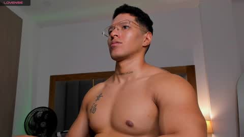 adambrocs1 online show from February 22, 7:01 am