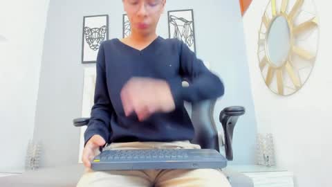 Adams Bobby online show from April 5, 11:18 am