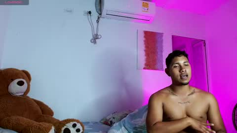 ADAMS Y NIKI online show from February 15, 11:25 pm