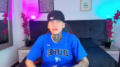 AdamsWalkerr  online show from February 25, 12:31 pm