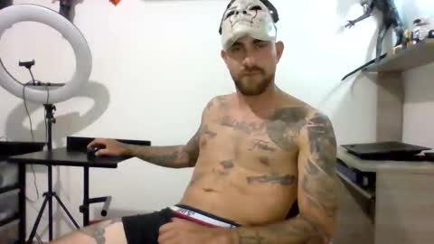 Snapshot of adan_carter chatting on October 17, 4:27 am adan_carter online show from October 17, 4:27 am