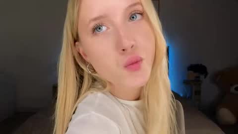 Adele online show from March 22, 9:41 pm