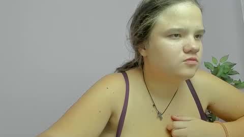 adelecruzz online show from October 5, 12:13 pm