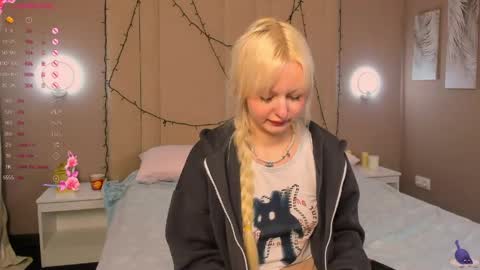 adelesilvy online show from April 13, 1:43 am