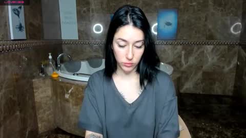 Snapshot of adell_berry chatting on October 4, 2:53 am Adel online show from October 4, 2:53 am