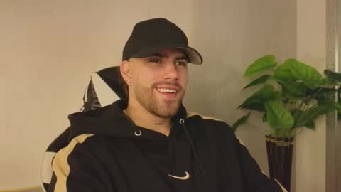 Ades online show from November 29, 11:40 am