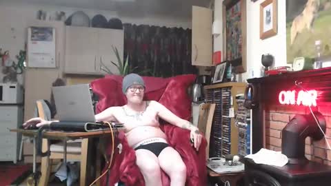 lizard keeper online show from December 25, 5:05 am