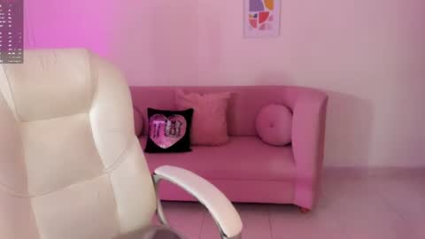 adison_reyes online show from June 26, 11:59 am